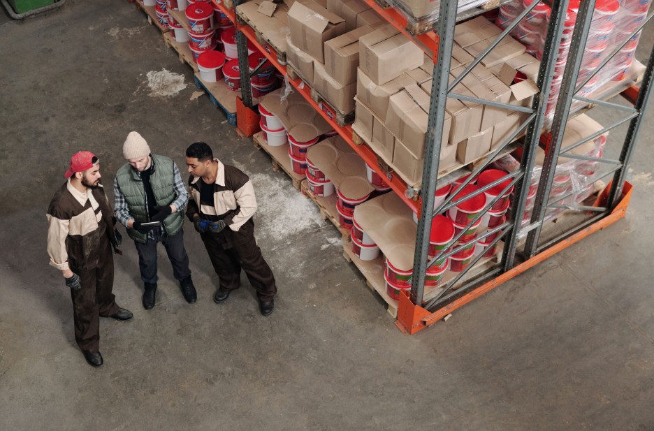 SRM 系統是什麼？供應商關係管理的功能、架構與導入說明